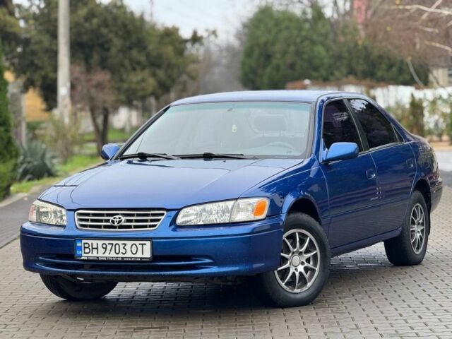Синій Тойота Камрі, об'ємом двигуна 2.2 л та пробігом 290 тис. км за 3800 $, фото 1 на Automoto.ua