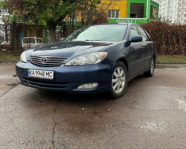 Синий Тойота Камри, объемом двигателя 2.4 л и пробегом 233 тыс. км за 5200 $, фото 1 на Automoto.ua