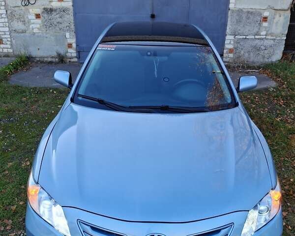 Синий Тойота Камри, объемом двигателя 2.36 л и пробегом 247 тыс. км за 7000 $, фото 1 на Automoto.ua