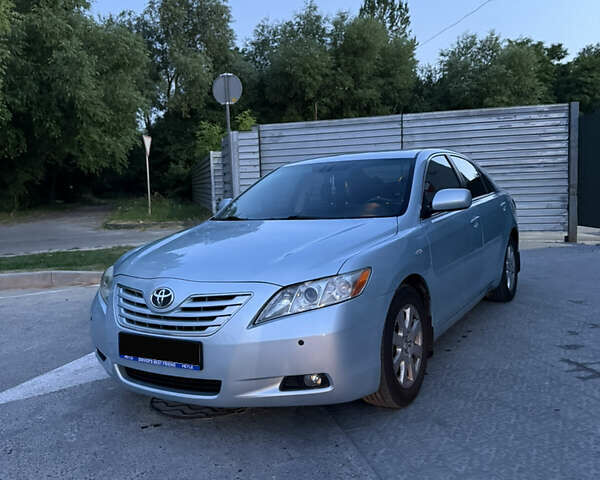 Синій Тойота Камрі, об'ємом двигуна 2.4 л та пробігом 240 тис. км за 8500 $, фото 1 на Automoto.ua