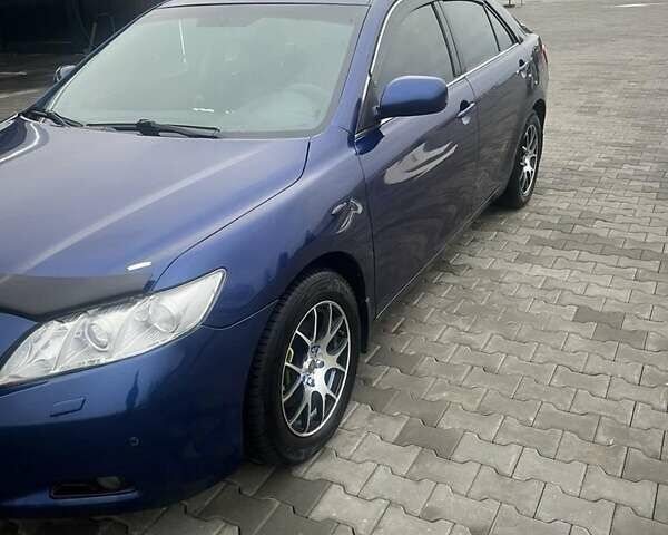 Синий Тойота Камри, объемом двигателя 3.5 л и пробегом 350 тыс. км за 7200 $, фото 1 на Automoto.ua