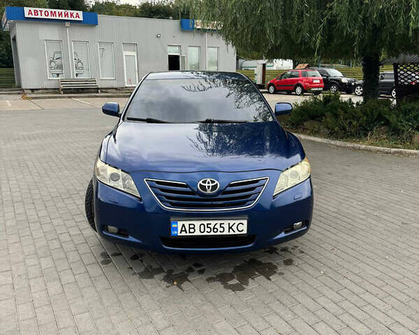 Синий Тойота Камри, объемом двигателя 3.5 л и пробегом 228 тыс. км за 8700 $, фото 1 на Automoto.ua