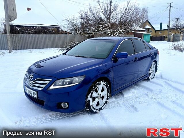 Синій Тойота Камрі, об'ємом двигуна 2.4 л та пробігом 210 тис. км за 7750 $, фото 1 на Automoto.ua
