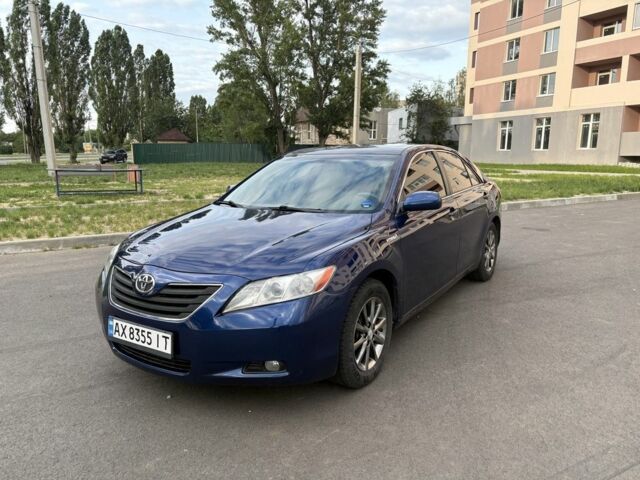 Синій Тойота Камрі, об'ємом двигуна 2.4 л та пробігом 275 тис. км за 9400 $, фото 1 на Automoto.ua