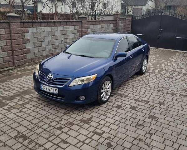 Синій Тойота Камрі, об'ємом двигуна 2.5 л та пробігом 232 тис. км за 9200 $, фото 1 на Automoto.ua