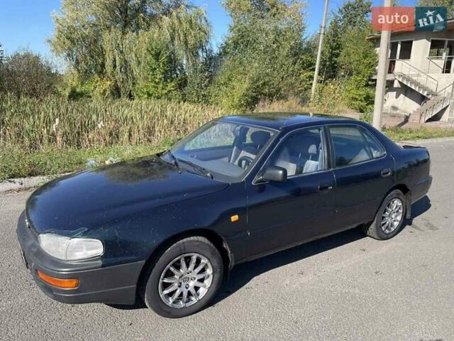 Зеленый Тойота Камри, объемом двигателя 2.16 л и пробегом 490 тыс. км за 2200 $, фото 1 на Automoto.ua