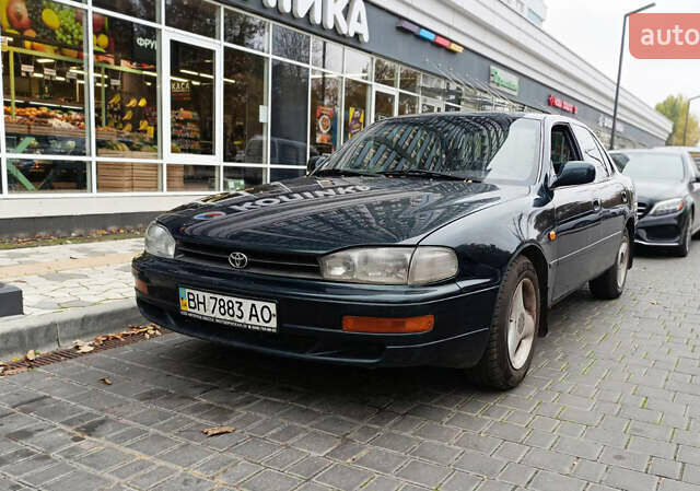 Зелений Тойота Камрі, об'ємом двигуна 2.2 л та пробігом 300 тис. км за 2100 $, фото 1 на Automoto.ua