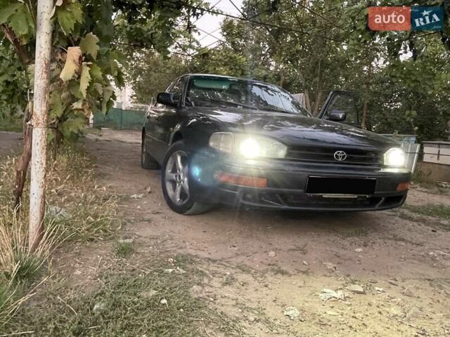 Зелений Тойота Камрі, об'ємом двигуна 3 л та пробігом 400 тис. км за 2800 $, фото 1 на Automoto.ua