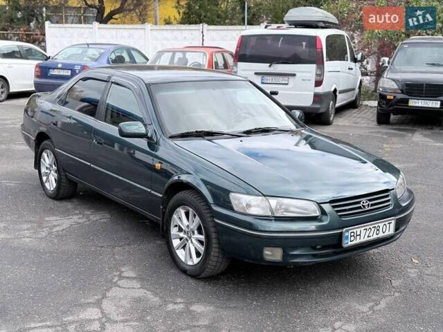 Зеленый Тойота Камри, объемом двигателя 3 л и пробегом 255 тыс. км за 4999 $, фото 1 на Automoto.ua