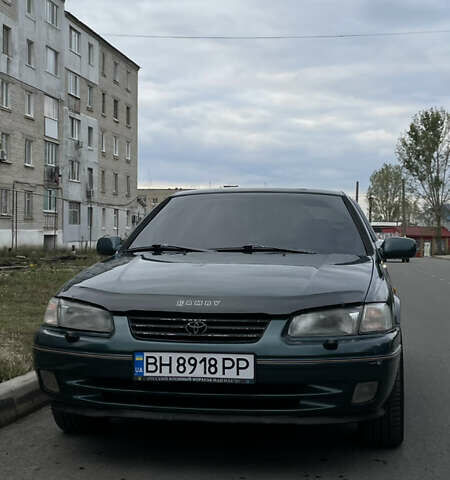 Зеленый Тойота Камри, объемом двигателя 2.2 л и пробегом 466 тыс. км за 3800 $, фото 1 на Automoto.ua