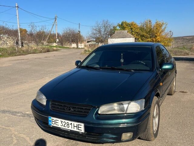 Зеленый Тойота Камри, объемом двигателя 2.2 л и пробегом 407 тыс. км за 3700 $, фото 1 на Automoto.ua