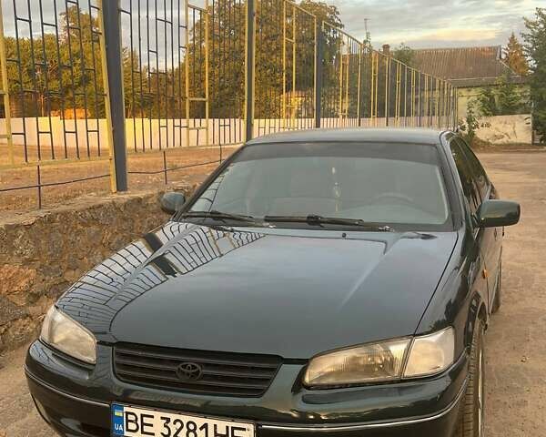 Зеленый Тойота Камри, объемом двигателя 2.16 л и пробегом 407 тыс. км за 3700 $, фото 1 на Automoto.ua