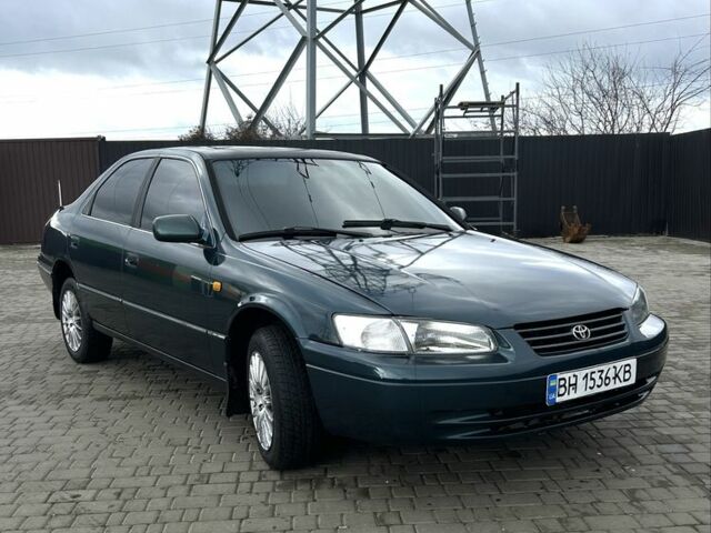 Зеленый Тойота Камри, объемом двигателя 2.2 л и пробегом 367 тыс. км за 3200 $, фото 1 на Automoto.ua