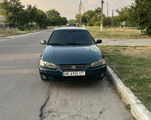 Зеленый Тойота Камри, объемом двигателя 2.2 л и пробегом 700 тыс. км за 5000 $, фото 1 на Automoto.ua