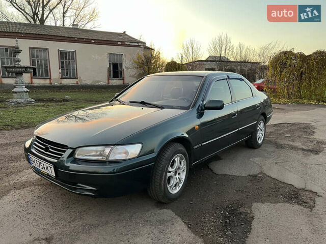 Зеленый Тойота Камри, объемом двигателя 3 л и пробегом 355 тыс. км за 3400 $, фото 1 на Automoto.ua