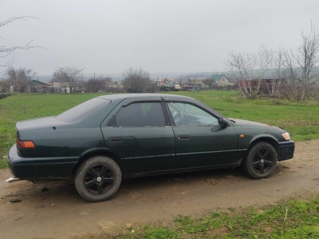 Зелений Тойота Камрі, об'ємом двигуна 2.2 л та пробігом 200 тис. км за 2900 $, фото 1 на Automoto.ua