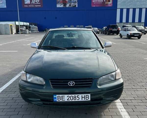 Зеленый Тойота Камри, объемом двигателя 2.2 л и пробегом 310 тыс. км за 3400 $, фото 1 на Automoto.ua