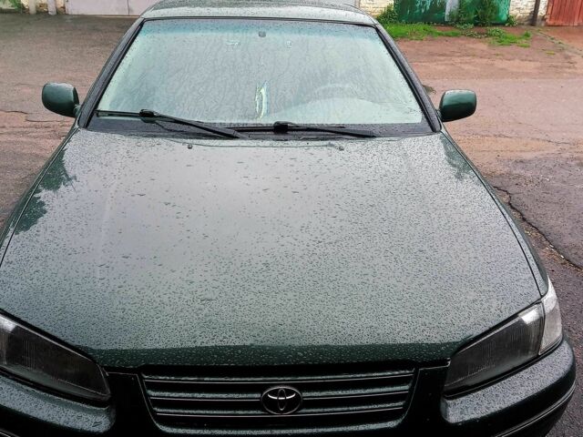 Зеленый Тойота Камри, объемом двигателя 2.2 л и пробегом 310 тыс. км за 4800 $, фото 1 на Automoto.ua