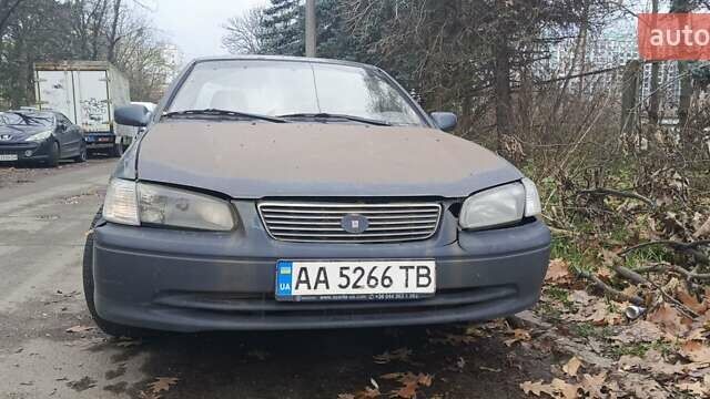 Зеленый Тойота Камри, объемом двигателя 2.2 л и пробегом 250 тыс. км за 3000 $, фото 1 на Automoto.ua