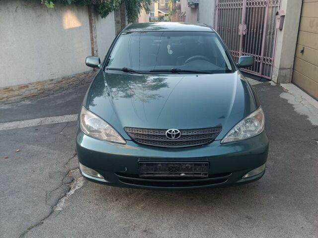 Зеленый Тойота Камри, объемом двигателя 2.4 л и пробегом 225 тыс. км за 5300 $, фото 1 на Automoto.ua