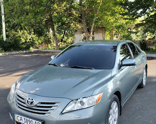 Зеленый Тойота Камри, объемом двигателя 2.4 л и пробегом 400 тыс. км за 10000 $, фото 1 на Automoto.ua