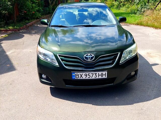 Зеленый Тойота Камри, объемом двигателя 2.5 л и пробегом 227 тыс. км за 8500 $, фото 1 на Automoto.ua