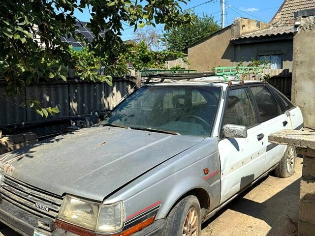 Белый Тойота Карина, объемом двигателя 2 л и пробегом 500 тыс. км за 500 $, фото 1 на Automoto.ua