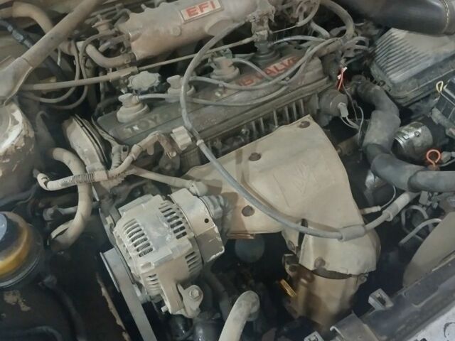 Белый Тойота Карина, объемом двигателя 1.8 л и пробегом 100 тыс. км за 750 $, фото 1 на Automoto.ua