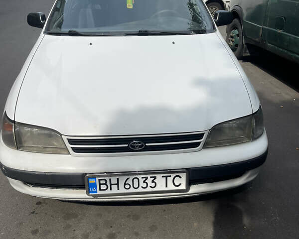 Белый Тойота Карина, объемом двигателя 1.6 л и пробегом 380 тыс. км за 4000 $, фото 1 на Automoto.ua