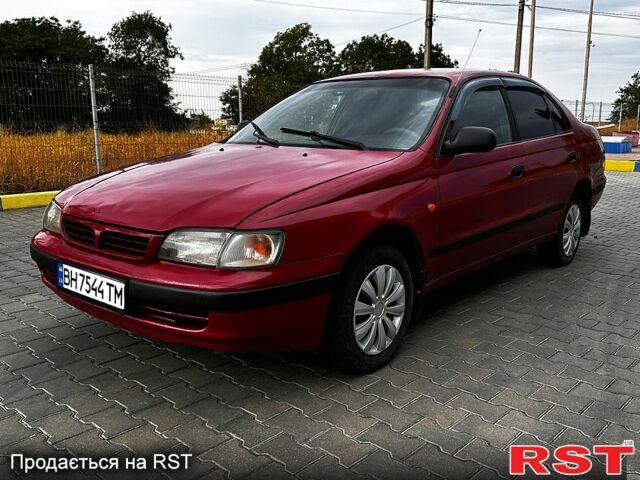 Красный Тойота Карина, объемом двигателя 1.8 л и пробегом 250 тыс. км за 2000 $, фото 1 на Automoto.ua