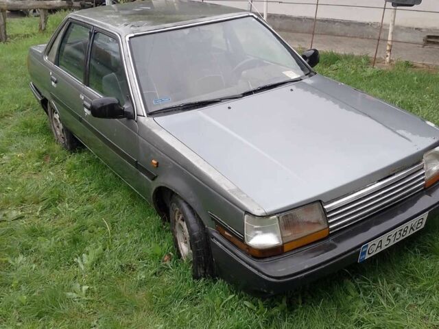 Серый Тойота Карина, объемом двигателя 1.6 л и пробегом 111 тыс. км за 650 $, фото 1 на Automoto.ua