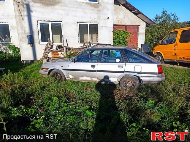 Серый Тойота Карина, объемом двигателя 1.6 л и пробегом 230 тыс. км за 560 $, фото 1 на Automoto.ua