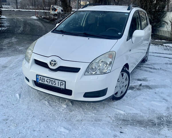Белый Тойота Королла Версо, объемом двигателя 2.2 л и пробегом 224 тыс. км за 6700 $, фото 1 на Automoto.ua