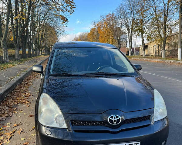 Черный Тойота Королла Версо, объемом двигателя 2.23 л и пробегом 259 тыс. км за 5800 $, фото 1 на Automoto.ua