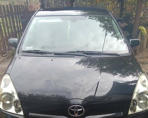 Черный Тойота Королла Версо, объемом двигателя 2.23 л и пробегом 390 тыс. км за 6000 $, фото 1 на Automoto.ua