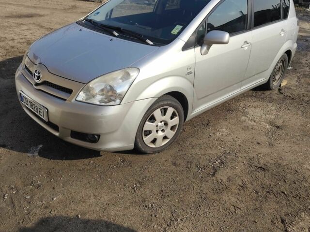 Серый Тойота Королла Версо, объемом двигателя 2.2 л и пробегом 234 тыс. км за 4800 $, фото 1 на Automoto.ua