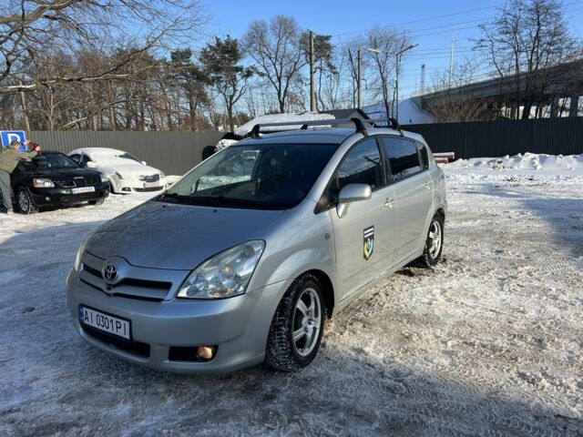 Сірий Тойота Королла Версо, об'ємом двигуна 2 л та пробігом 350 тис. км за 4400 $, фото 1 на Automoto.ua