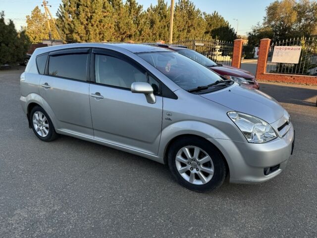 Серый Тойота Королла Версо, объемом двигателя 2 л и пробегом 285 тыс. км за 5200 $, фото 1 на Automoto.ua