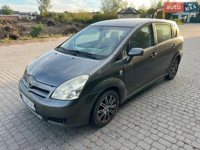 Сірий Тойота Королла Версо, об'ємом двигуна 2 л та пробігом 480 тис. км за 3900 $, фото 1 на Automoto.ua