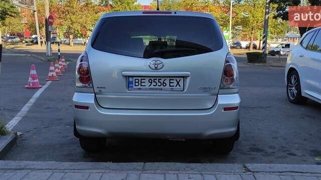 Серый Тойота Королла Версо, объемом двигателя 2 л и пробегом 400 тыс. км за 6300 $, фото 1 на Automoto.ua