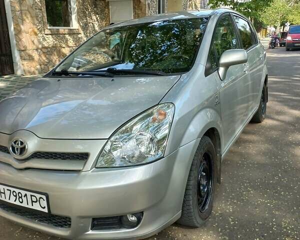 Серый Тойота Королла Версо, объемом двигателя 2.2 л и пробегом 270 тыс. км за 6500 $, фото 1 на Automoto.ua