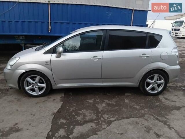 Серый Тойота Королла Версо, объемом двигателя 2.2 л и пробегом 293 тыс. км за 4800 $, фото 1 на Automoto.ua