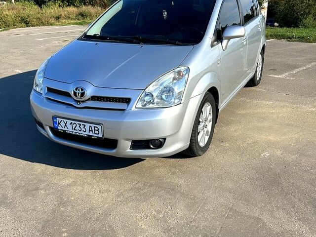 Сірий Тойота Королла Версо, об'ємом двигуна 1.8 л та пробігом 170 тис. км за 6200 $, фото 1 на Automoto.ua