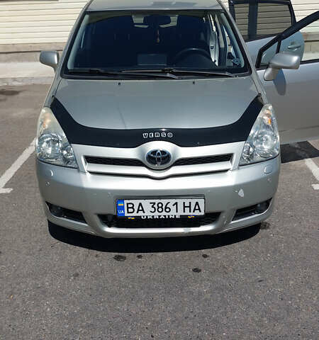 Сірий Тойота Королла Версо, об'ємом двигуна 1.8 л та пробігом 253 тис. км за 6300 $, фото 1 на Automoto.ua