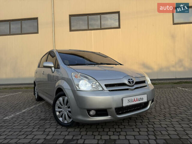 Серый Тойота Королла Версо, объемом двигателя 2.2 л и пробегом 268 тыс. км за 7850 $, фото 1 на Automoto.ua