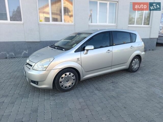 Серый Тойота Королла Версо, объемом двигателя 2.2 л и пробегом 290 тыс. км за 4800 $, фото 1 на Automoto.ua