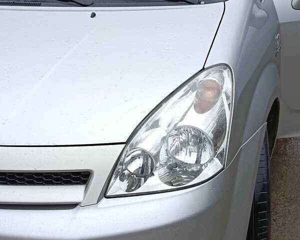 Серый Тойота Королла Версо, объемом двигателя 2.2 л и пробегом 183 тыс. км за 6500 $, фото 1 на Automoto.ua