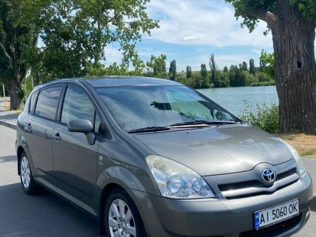 Сірий Тойота Королла Версо, об'ємом двигуна 2.2 л та пробігом 256 тис. км за 7500 $, фото 1 на Automoto.ua