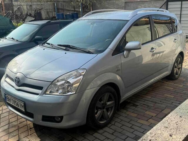 Серый Тойота Королла Версо, объемом двигателя 2 л и пробегом 180 тыс. км за 6900 $, фото 1 на Automoto.ua