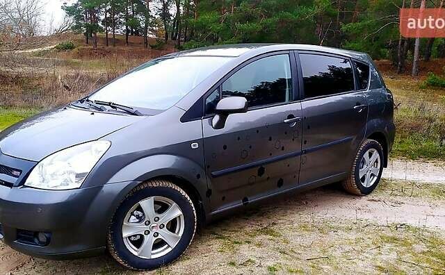 Серый Тойота Королла Версо, объемом двигателя 2.2 л и пробегом 275 тыс. км за 6600 $, фото 1 на Automoto.ua